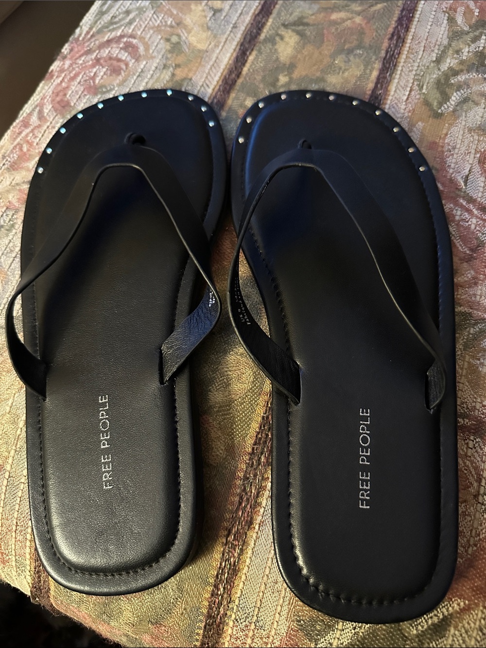 Free People Black Leather Studded Thong Flip Flop Sandals 9